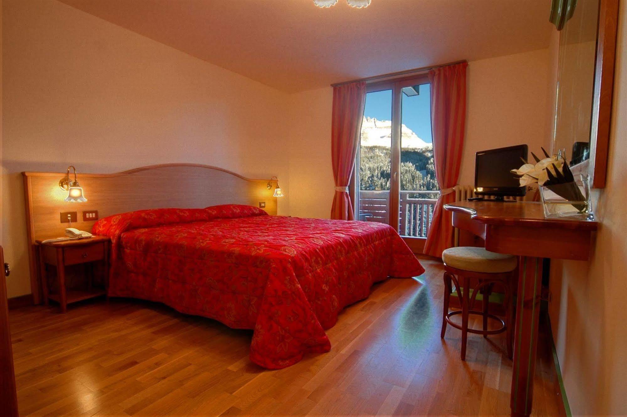 Carlo Magno Hotel Spa Resort Madonna Esterno foto